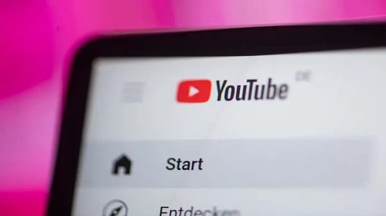 YouTube permite solicitar la eliminación de contenido generado por IA que imite tu rostro o voz